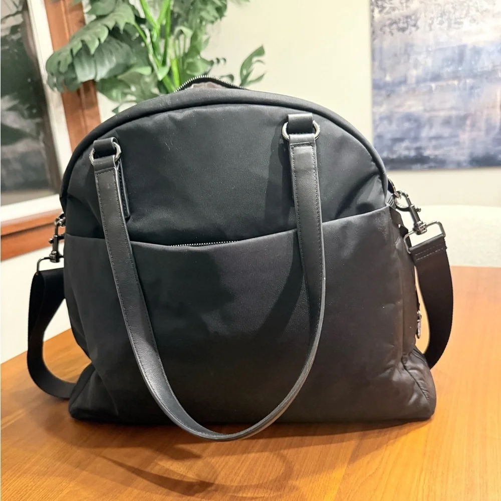 LO and Sons OG2 Travel bag Large black with silver interior laptop personal item